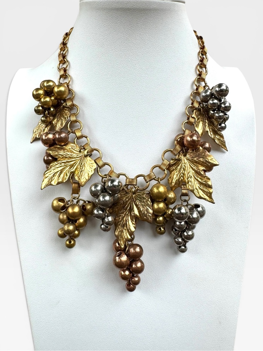 VINTAGE 1940s Copper, Gold-tone, & Silver-tone Grape Cluster Book-chain Necklace - Picture 4 of 11
